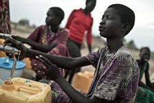 El acceso al agua potable es esencial para la supervivencia en una situación de emergencia como la que vive Sudán del Sur